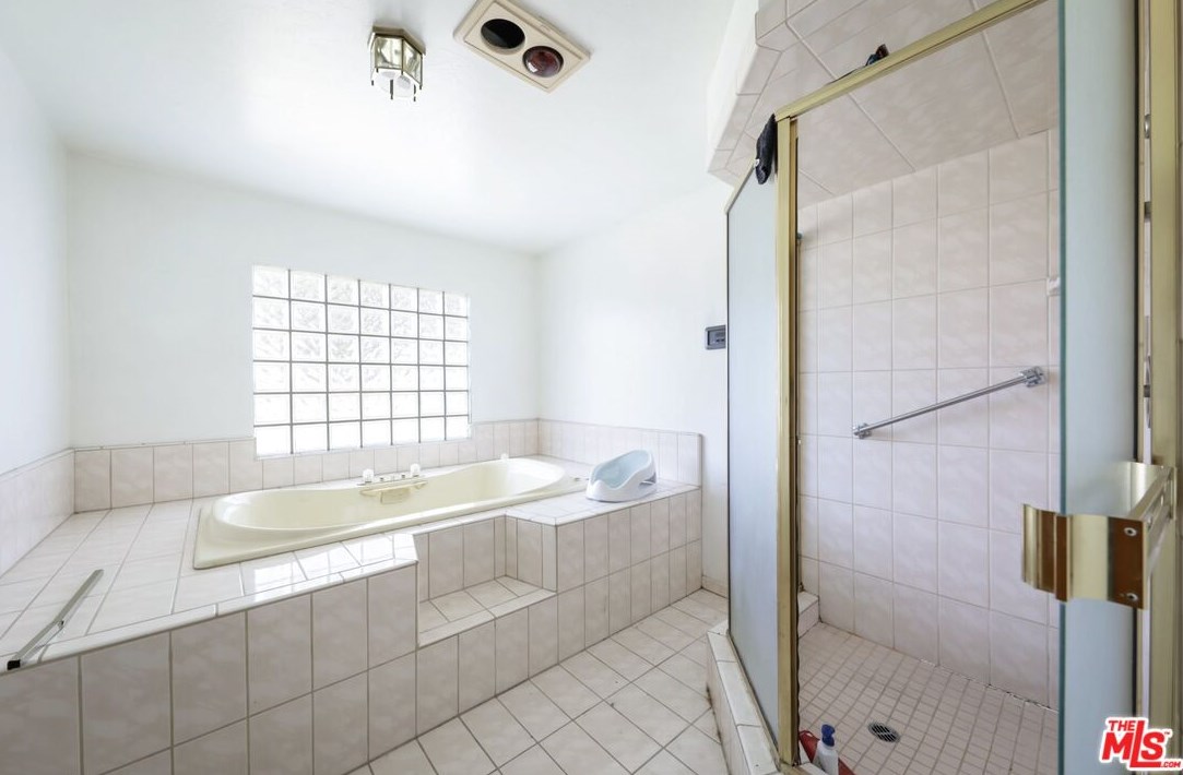 11100 Dee Dee Ct, Bakersfield CA  93312-3204 exterior