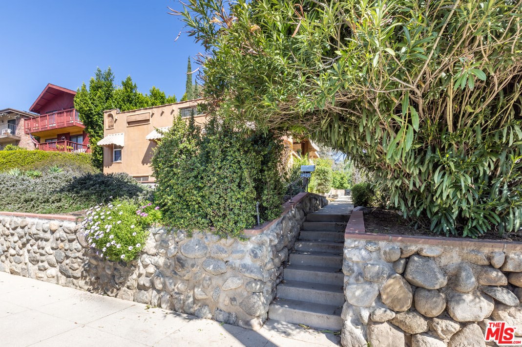 4949 Range View Ave, Los Angeles, CA 90042-1628