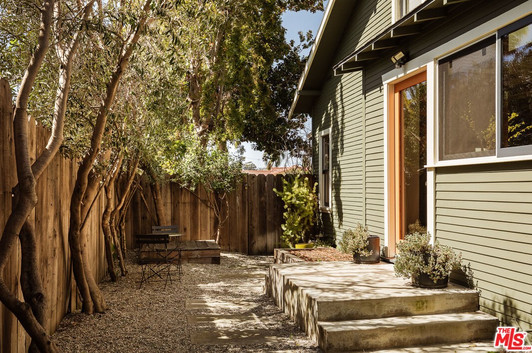 5074 Glen Iris Ave, Los Angeles CA  90041-2049 exterior