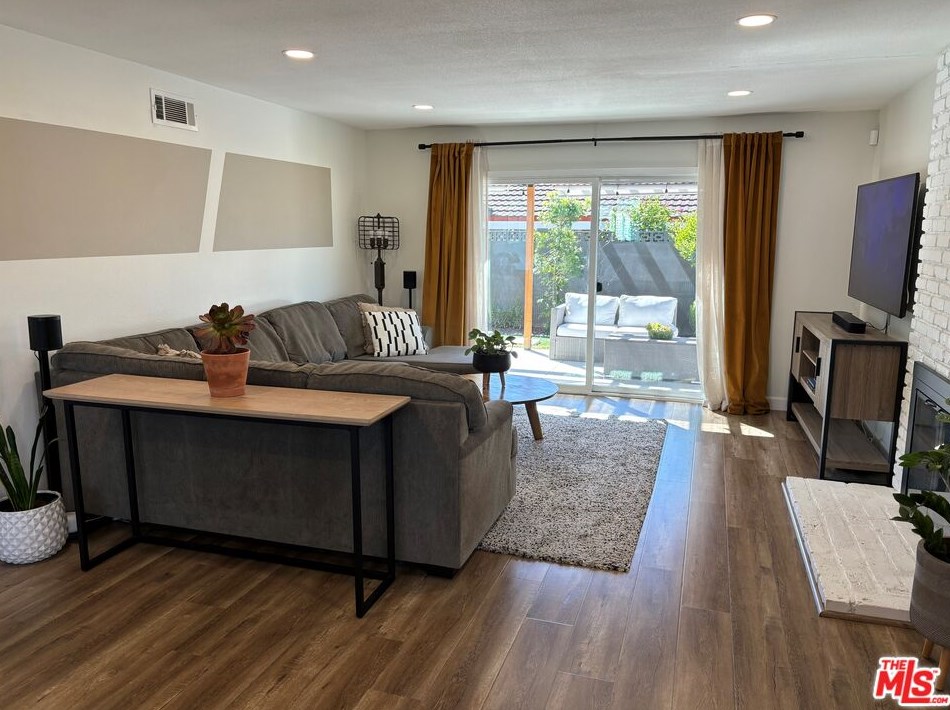 6602 Wolfe St, Lakewood, CA 90713-1747