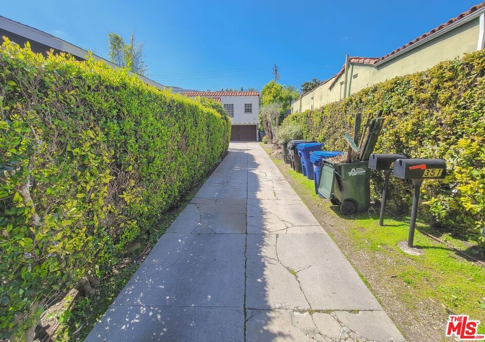 345 Huntley Dr, Los Angeles CA  90048-1918 exterior