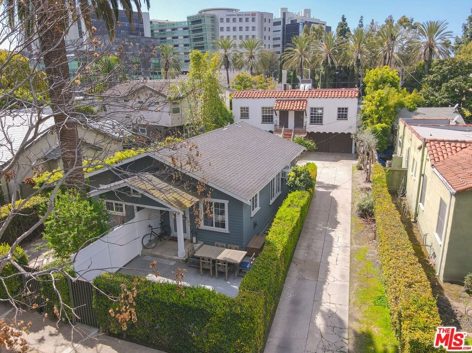 345 Huntley Dr, Los Angeles CA  90048-1918 exterior