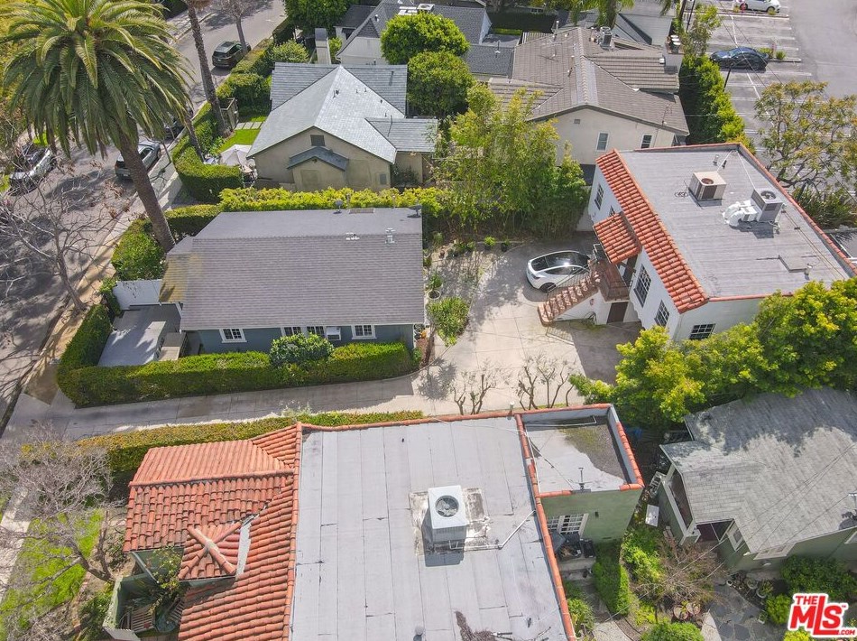 345 Huntley Dr, Los Angeles CA  90048-1918 exterior
