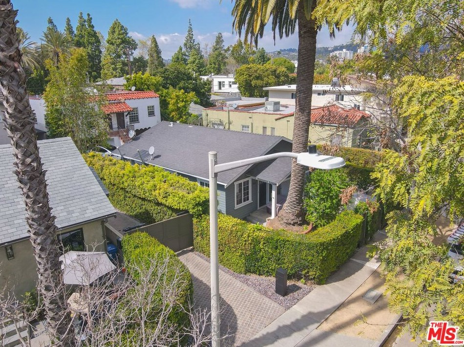 345 Huntley Dr, Los Angeles CA  90048-1918 exterior