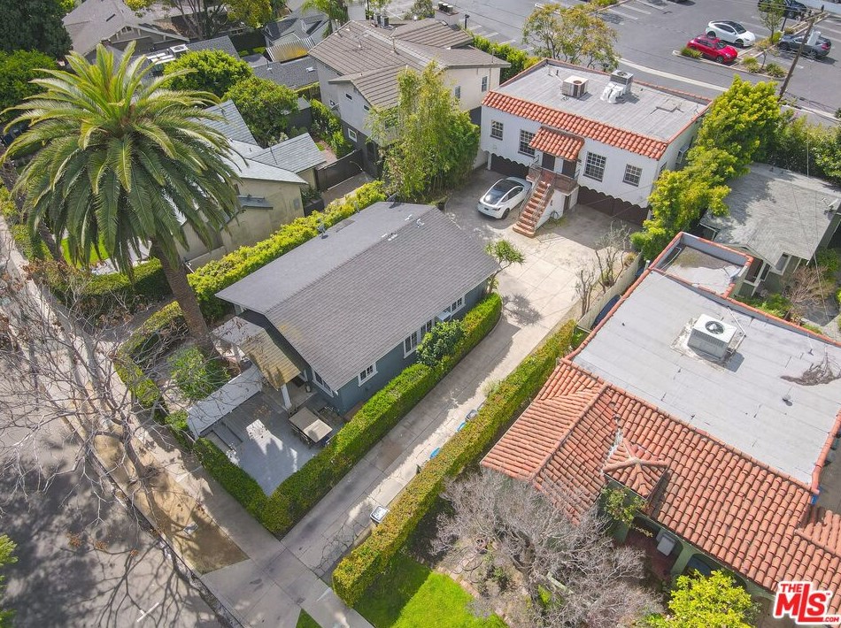 345 Huntley Dr, Los Angeles CA  90048-1918 exterior