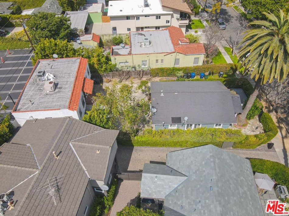 345 Huntley Dr, Los Angeles CA  90048-1918 exterior