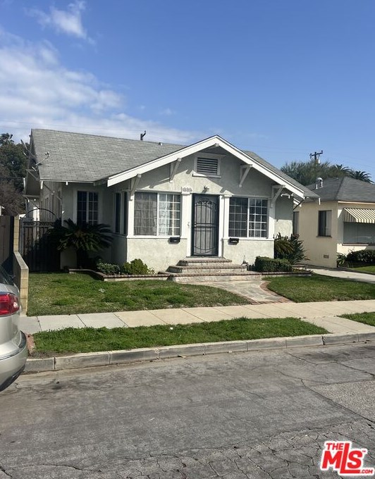 5886 Myrtle Ave, Long Beach, CA 90805-4111