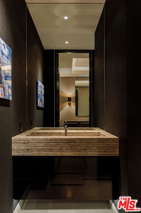 9255 Doheny Rd, Los Angeles CA  90069-3200 exterior