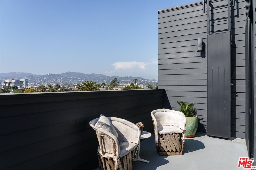 1349 Lucile Ave, Los Angeles CA  90029-1520 exterior