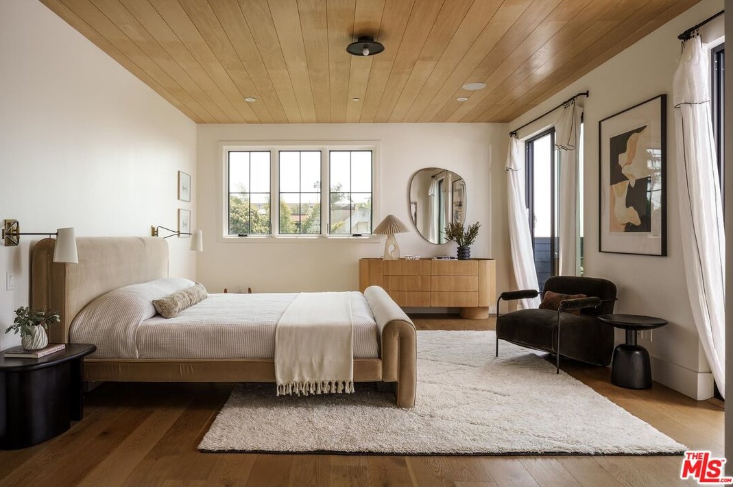 1349 Lucile Ave, Los Angeles CA  90029-1520 exterior