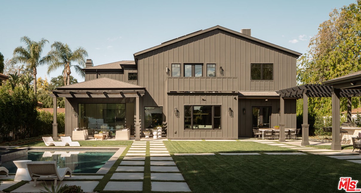 5084 Valjean Ave, Van Nuys CA  91436-1312 exterior