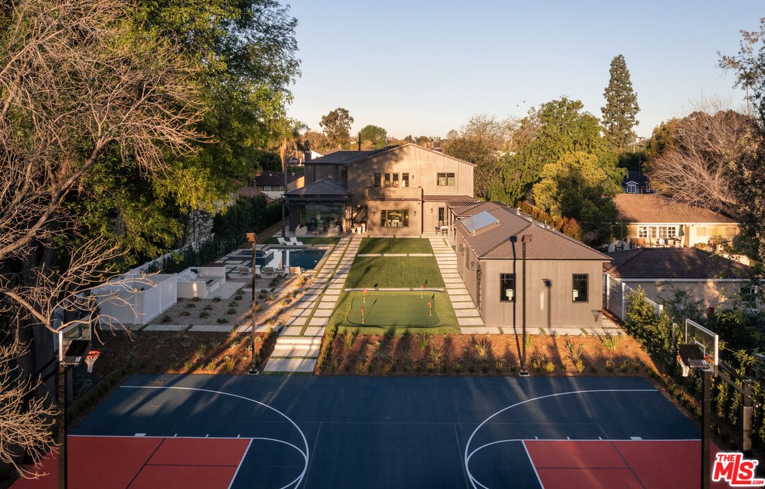 5084 Valjean Ave, Van Nuys CA  91436-1312 exterior