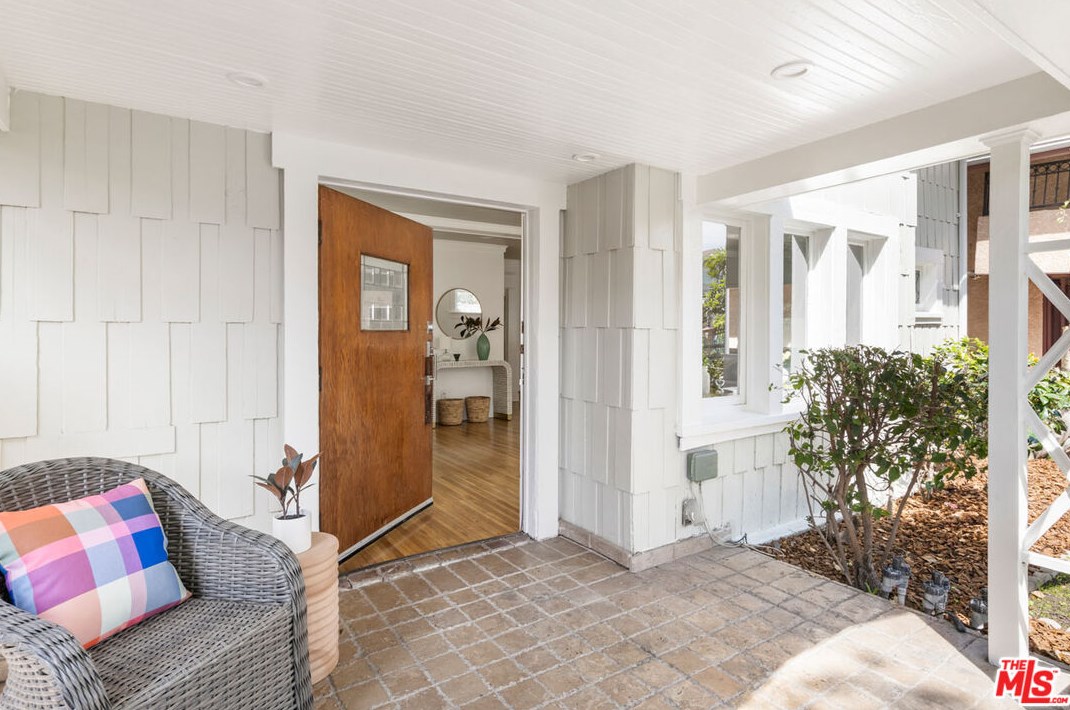 227 Vendome St, Los Angeles, CA 90026-4633