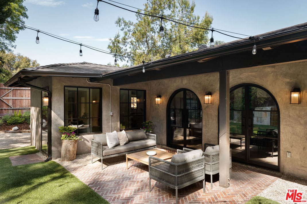 4761 Don Zarembo Dr, Los Angeles CA  90008-4124 exterior
