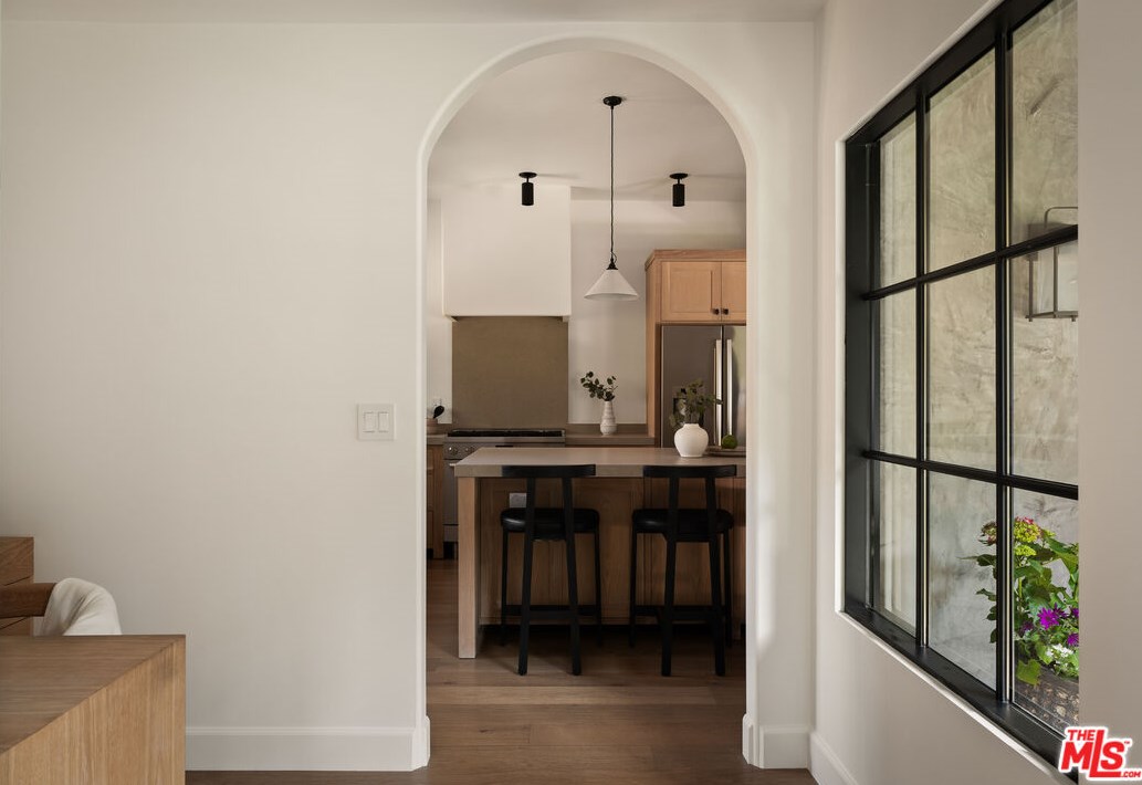 4761 Don Zarembo Dr, Los Angeles CA  90008-4124 exterior