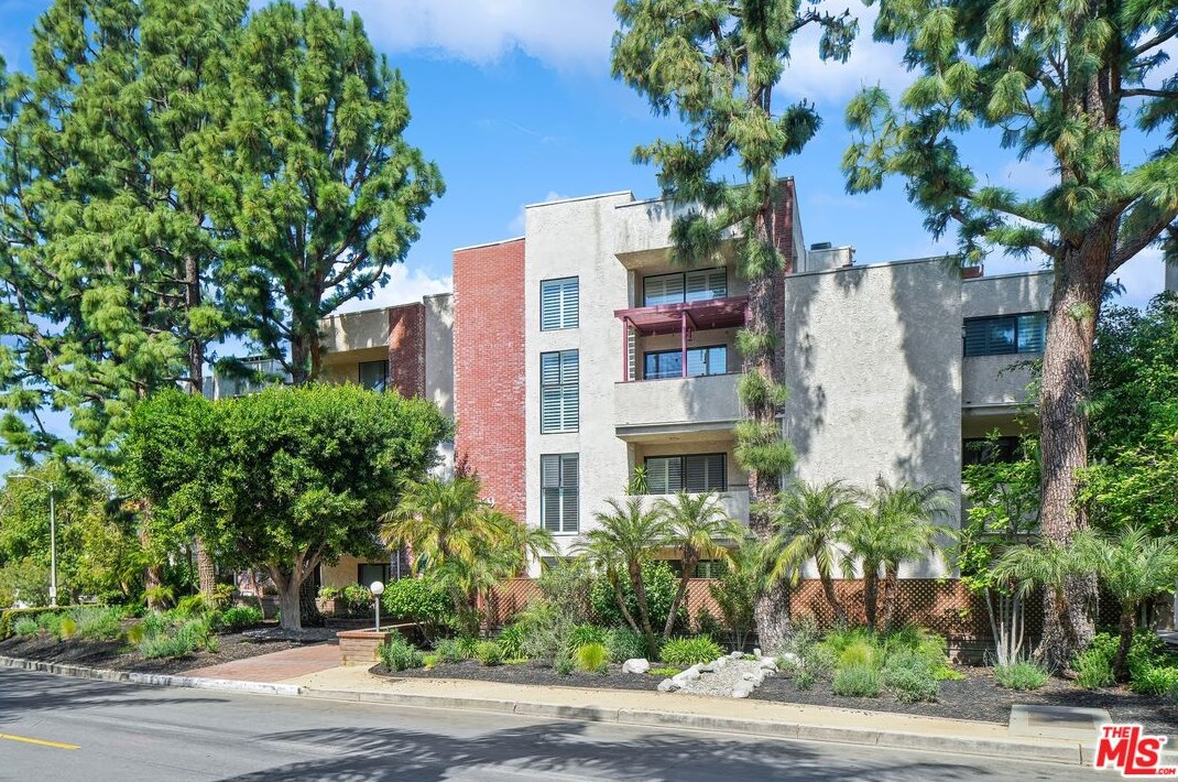 14159 Dickens St #201, Van Nuys, CA 91423