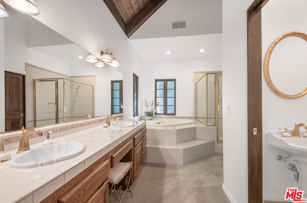 1449 Doral Cir, Thousand Oaks CA 91362-4373 exterior