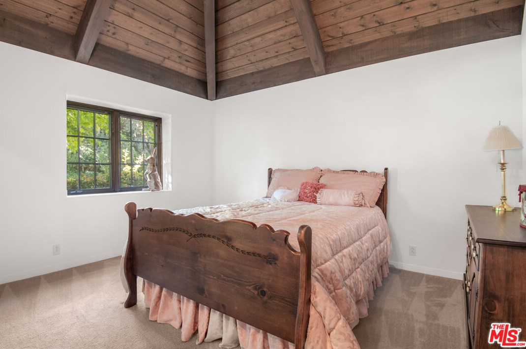 1449 Doral Cir, Thousand Oaks CA 91362-4373 exterior