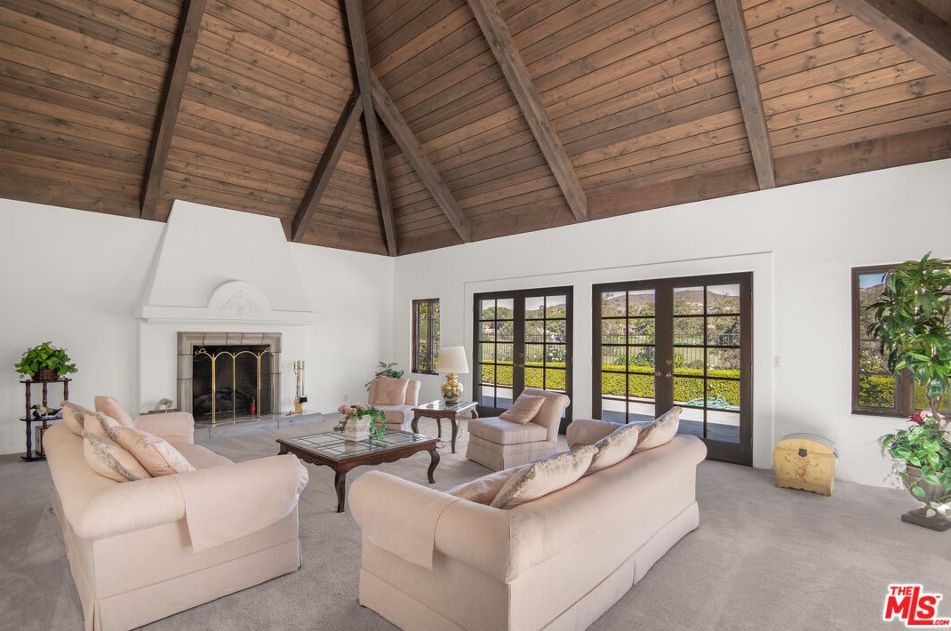 1449 Doral Cir, Thousand Oaks CA 91362-4373 exterior