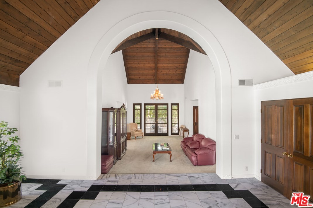 1449 Doral Cir, Thousand Oaks CA 91362-4373 exterior