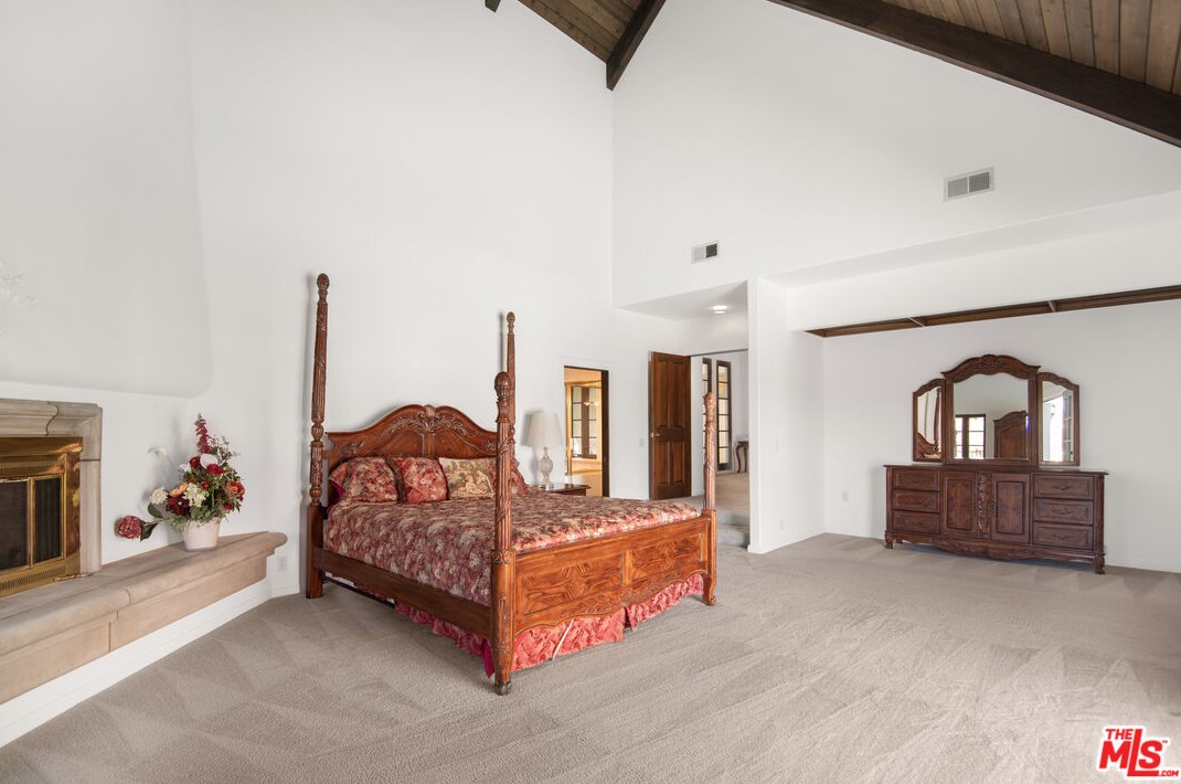 1449 Doral Cir, Thousand Oaks CA 91362-4373 exterior