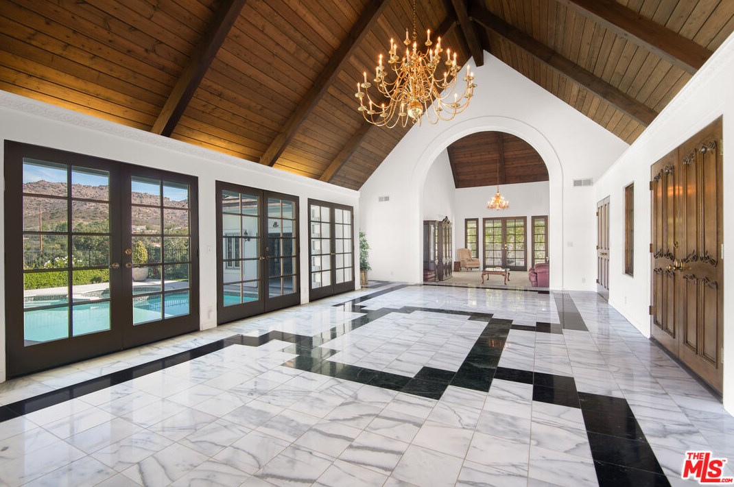 1449 Doral Cir, Thousand Oaks CA 91362-4373 exterior