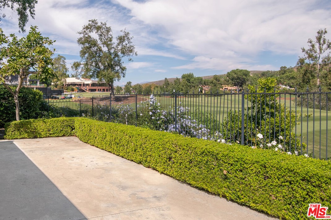 1449 Doral Cir, Thousand Oaks CA 91362-4373 exterior