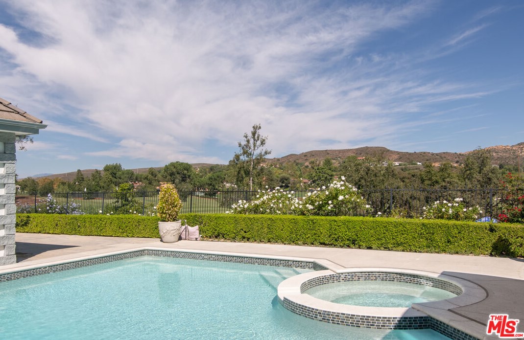 1449 Doral Cir, Thousand Oaks CA 91362-4373 exterior