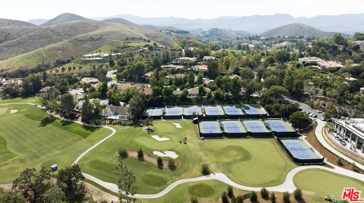 1449 Doral Cir, Thousand Oaks CA 91362-4373 exterior