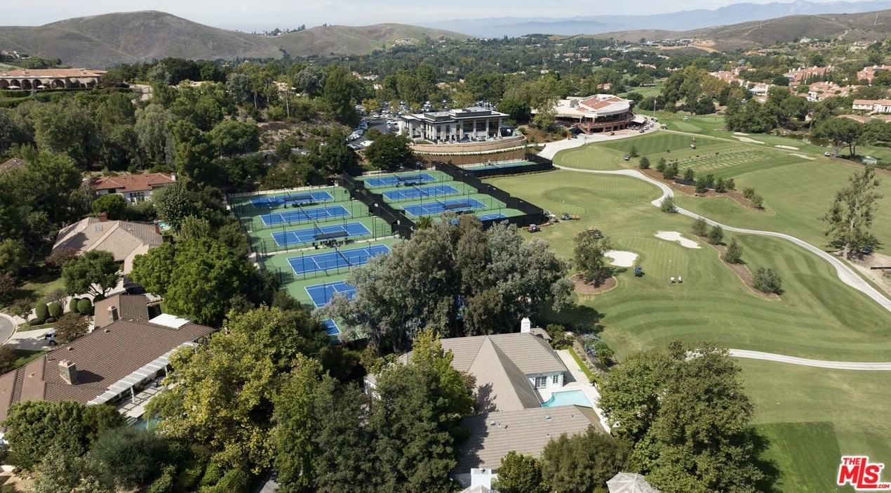 1449 Doral Cir, Thousand Oaks CA 91362-4373 exterior