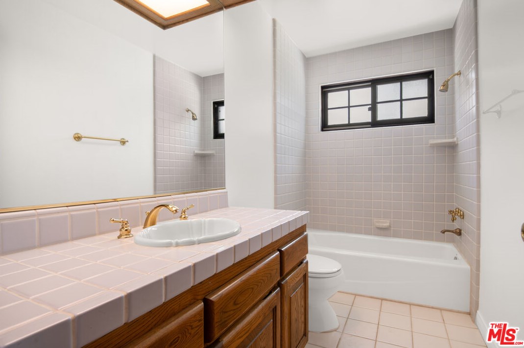 1449 Doral Cir, Thousand Oaks CA 91362-4373 exterior