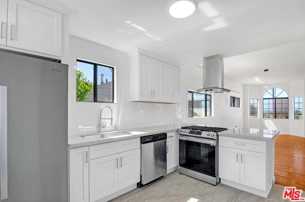 3426 Centinela Ave, Los Angeles CA  90066-1813 exterior