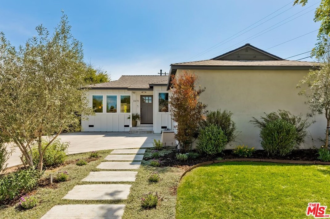 11674 Port Rd, Los Angeles, CA 90230-6074