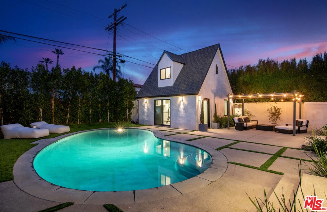 6377 Lindenhurst Ave, Los Angeles CA  90048-4729 exterior