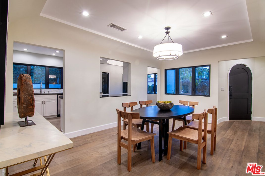 6377 Lindenhurst Ave, Los Angeles CA  90048-4729 exterior