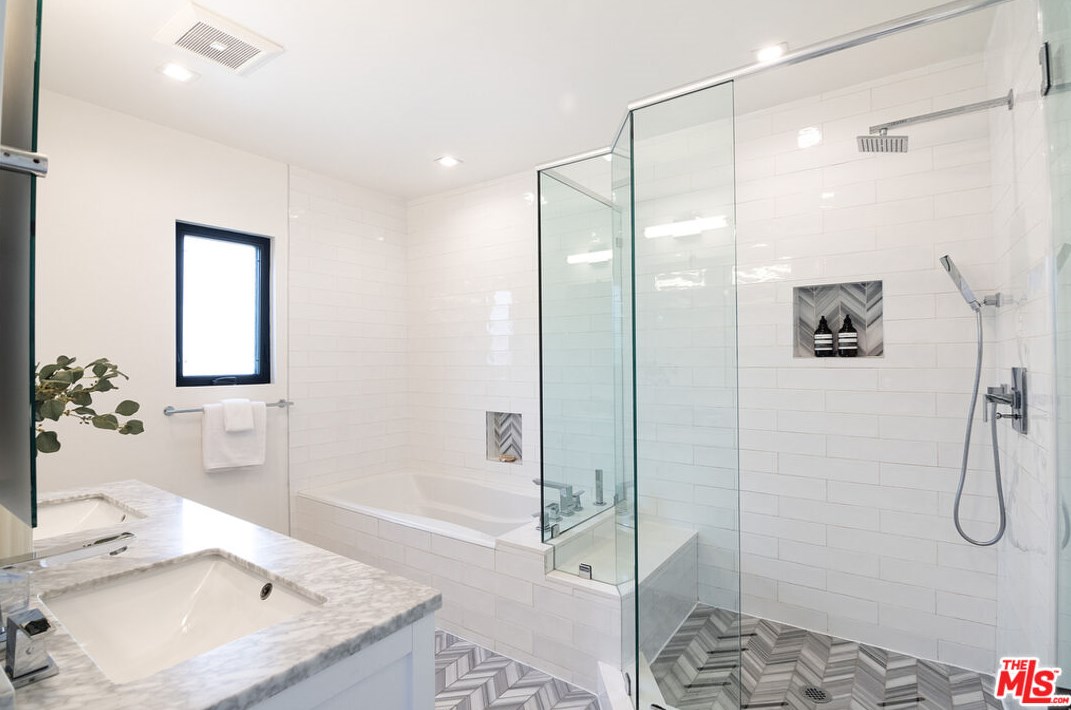 6377 Lindenhurst Ave, Los Angeles CA  90048-4729 exterior