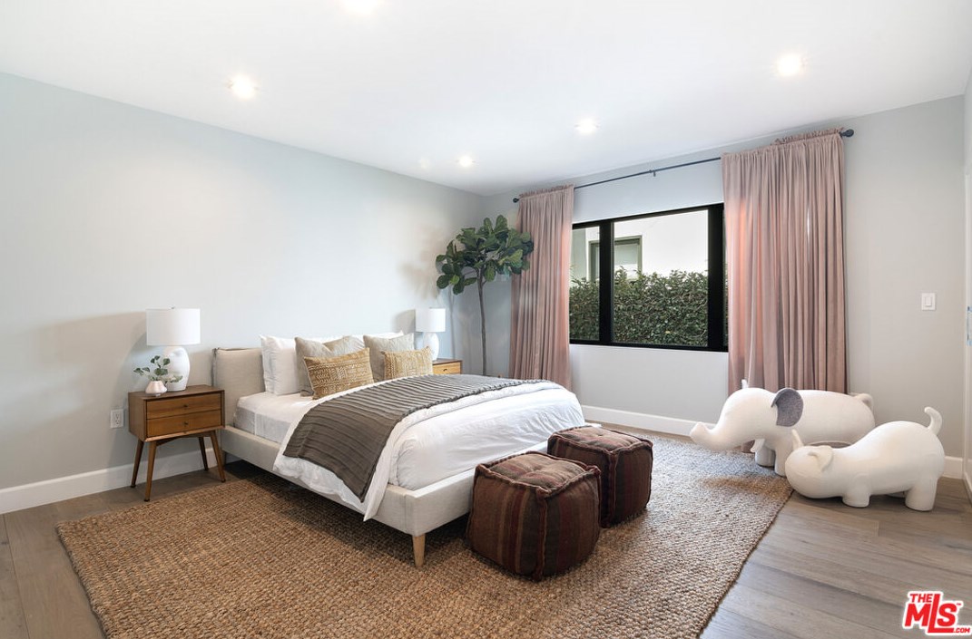 6377 Lindenhurst Ave, Los Angeles CA  90048-4729 exterior