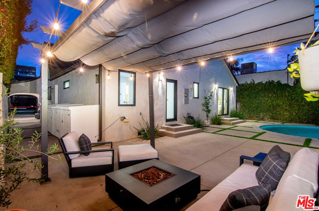 6377 Lindenhurst Ave, Los Angeles CA  90048-4729 exterior