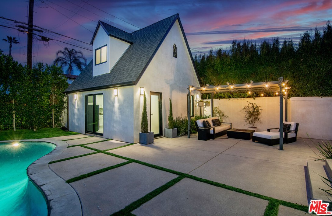 6377 Lindenhurst Ave, Los Angeles CA  90048-4729 exterior