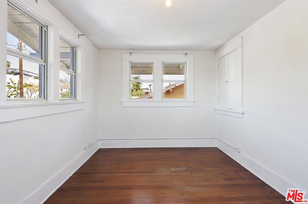 123 Dillon St, Los Angeles CA  90026-4617 exterior