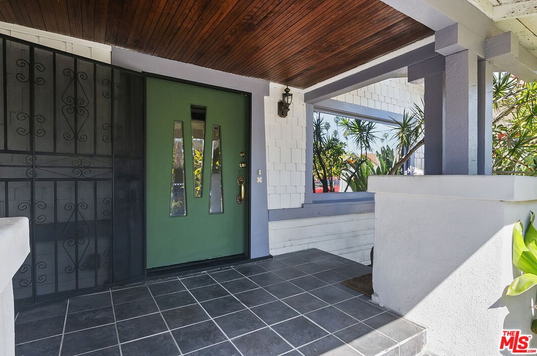 123 Dillon St, Los Angeles, CA 90026-4617