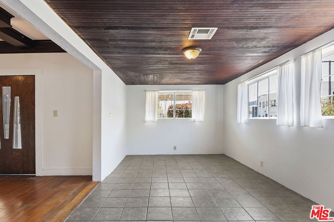 123 Dillon St, Los Angeles CA  90026-4617 exterior