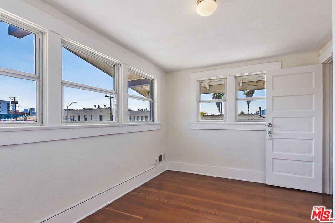 123 Dillon St, Los Angeles CA  90026-4617 exterior