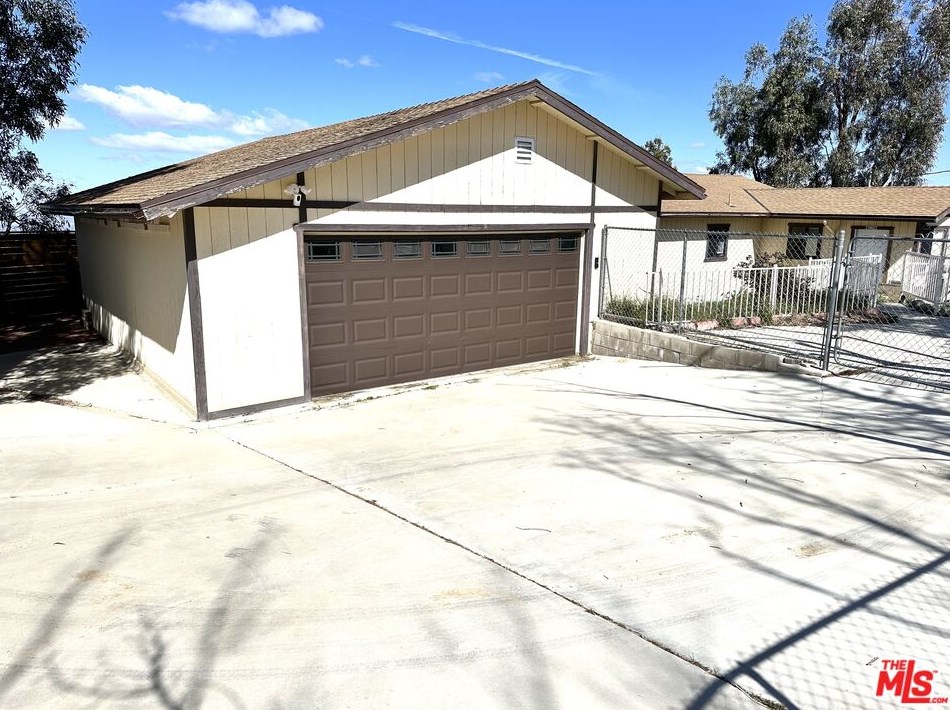 4226 Snow Line Dr, Phelan, CA 92371