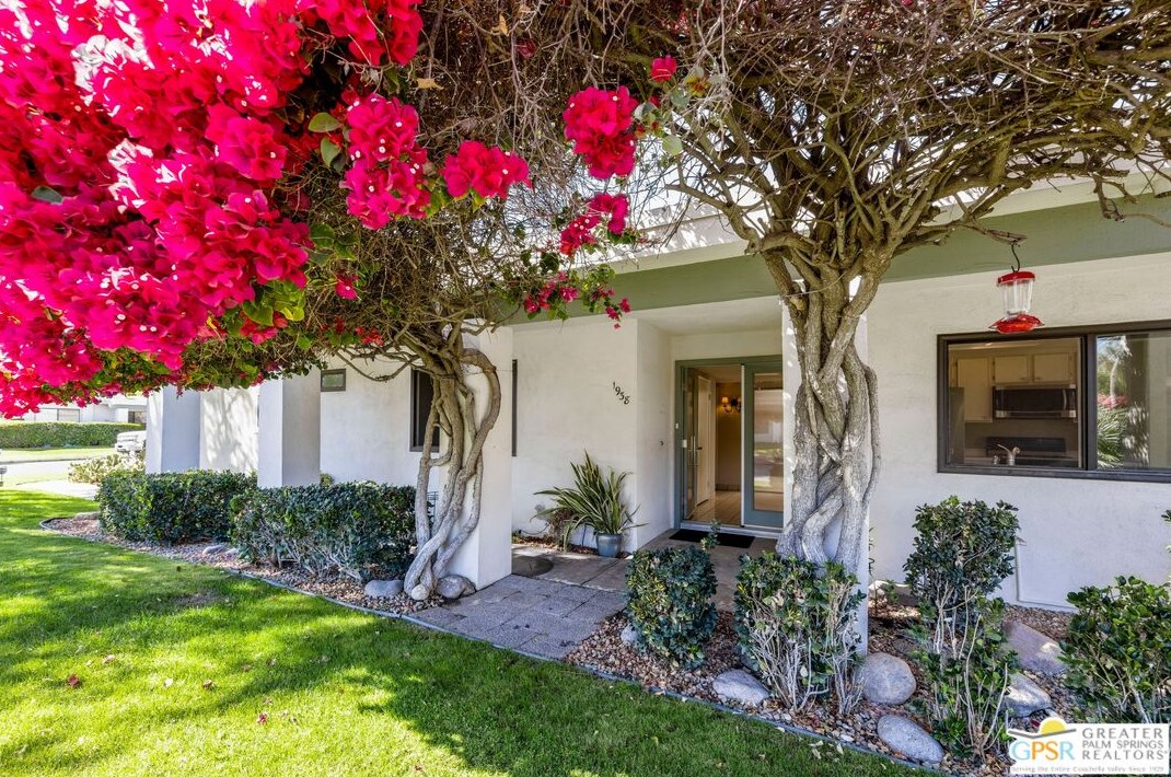 1938 Grand Bahama Dr, Palm Springs, CA 92264-8560