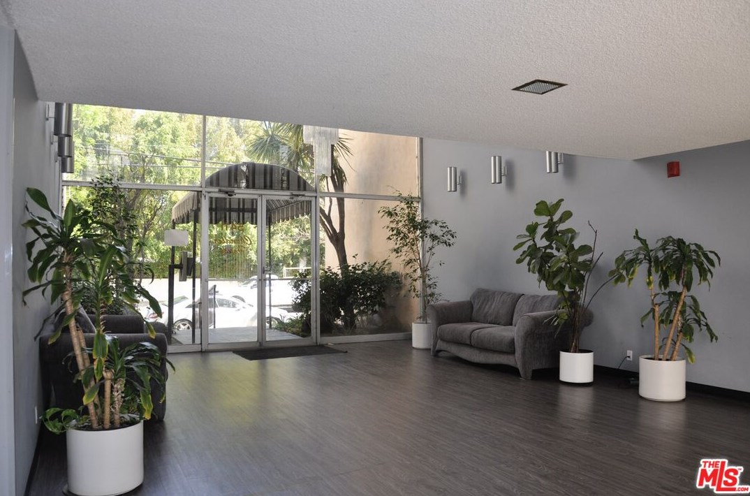 5411 Tyrone Ave #203, Van Nuys, CA 91401