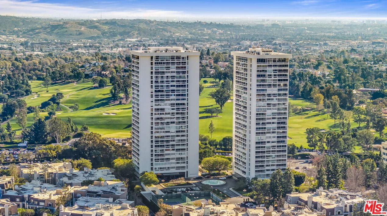 2222 Avenue Of The Stars, Los Angeles CA  90067-5655 exterior