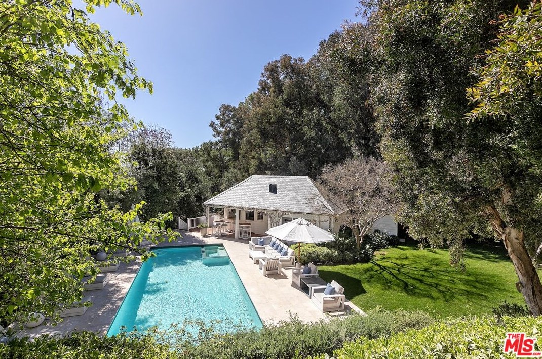 655 Macculloch Dr, Los Angeles, CA 90049-2024