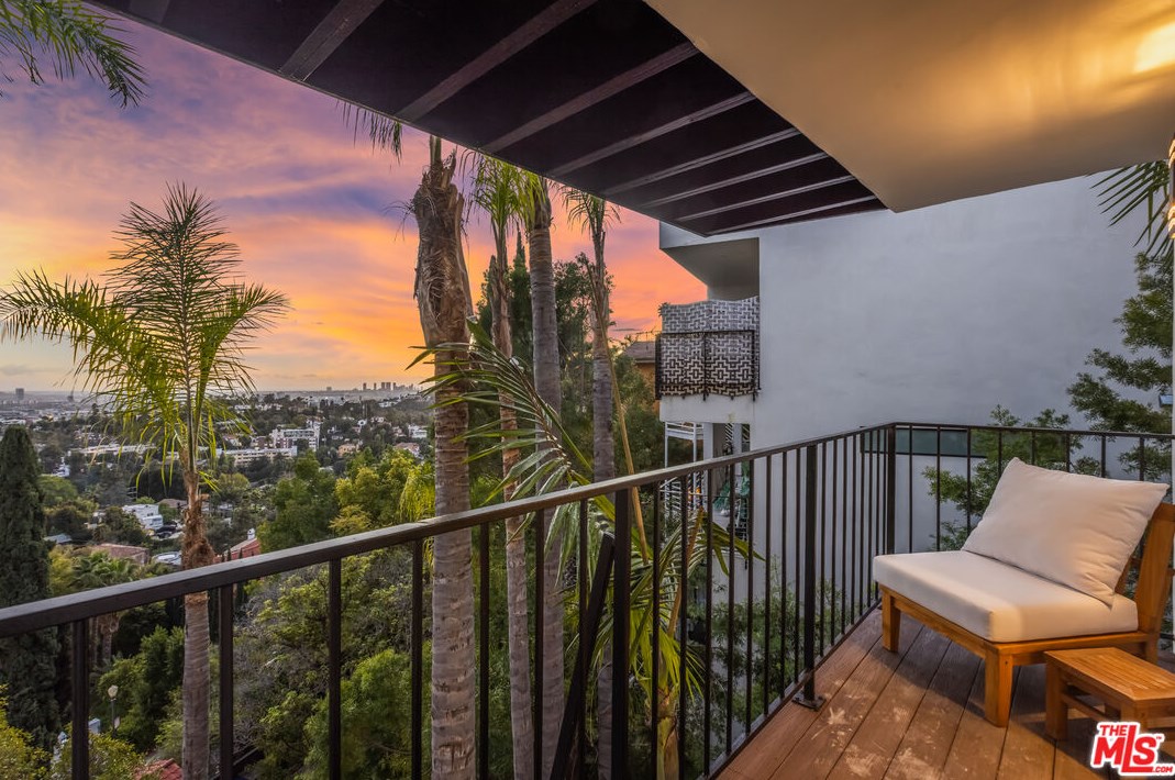 6380 Quebec Dr, Los Angeles CA  90068-2832 exterior