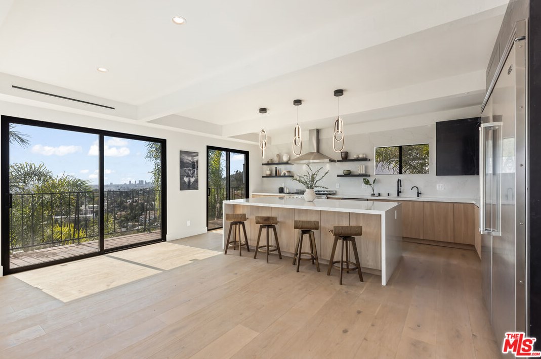 6380 Quebec Dr, Los Angeles CA  90068-2832 exterior